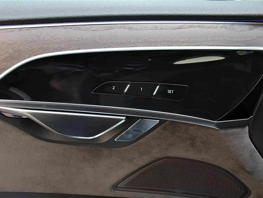 Audi A8 2020 — фото 9