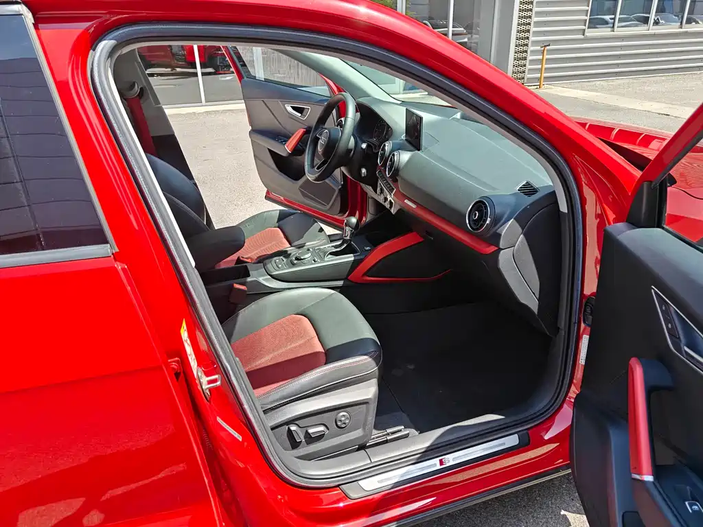 Audi Q2L 2019 — фото 11