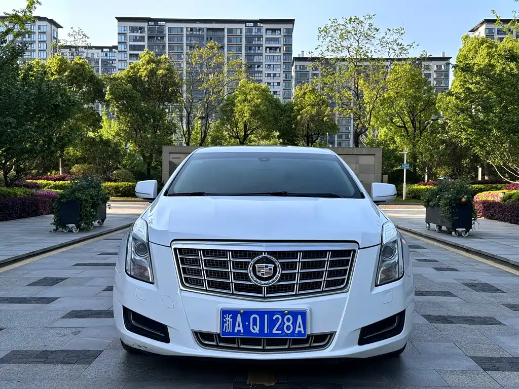 Cadillac XTS 2013 — фото 2