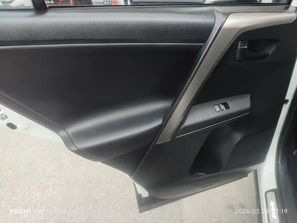Toyota RAV4 2015 — фото 19