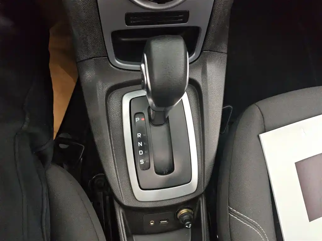 Ford Fiesta 2014 — фото 14
