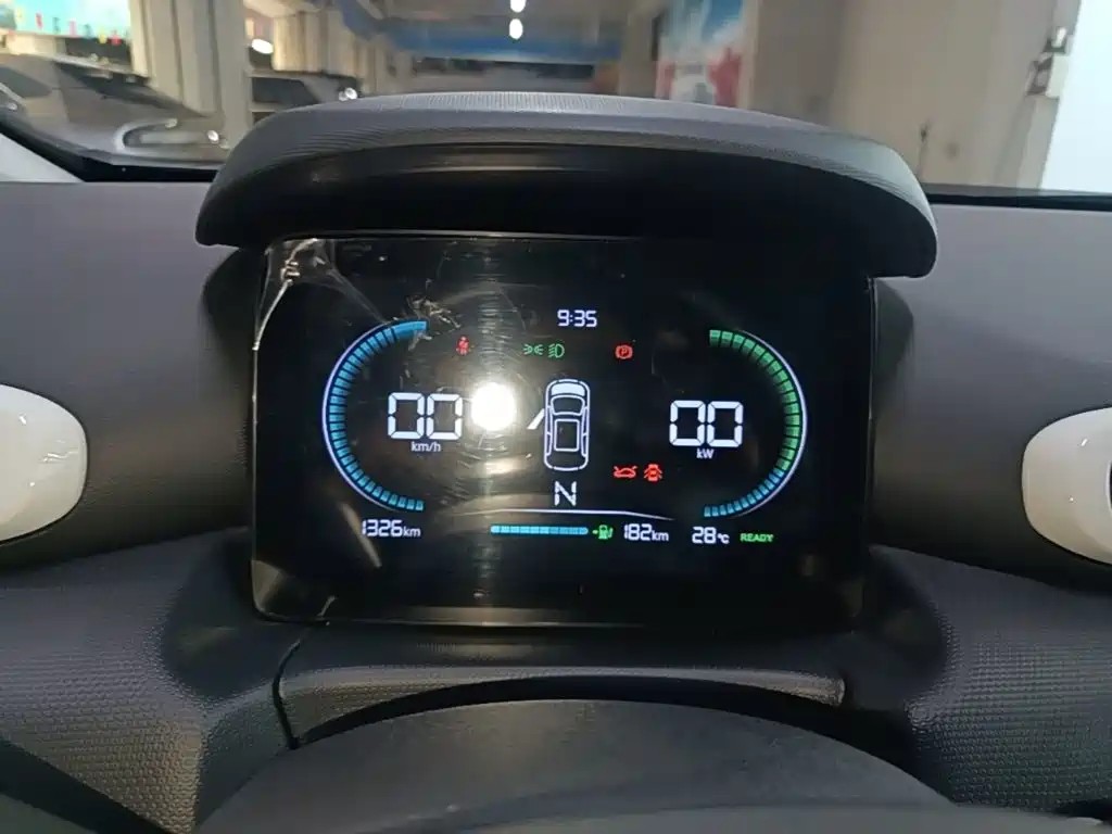 Leapmotor Zero Running T03 2025 — фото 12