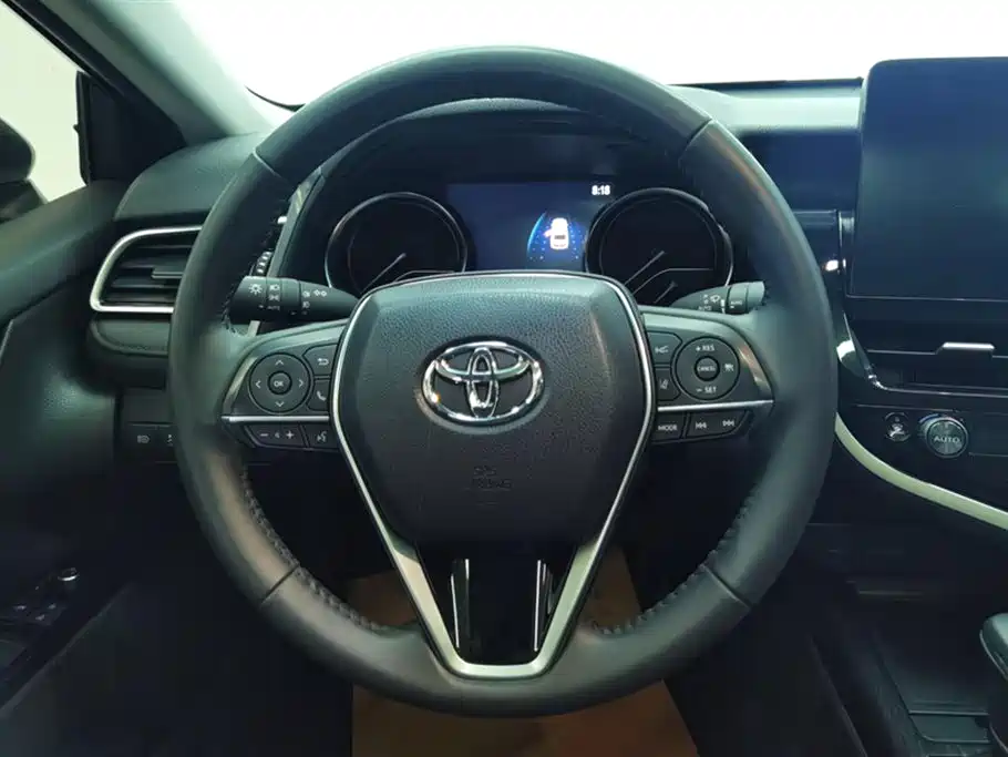 Toyota Camry 2023 — фото 14