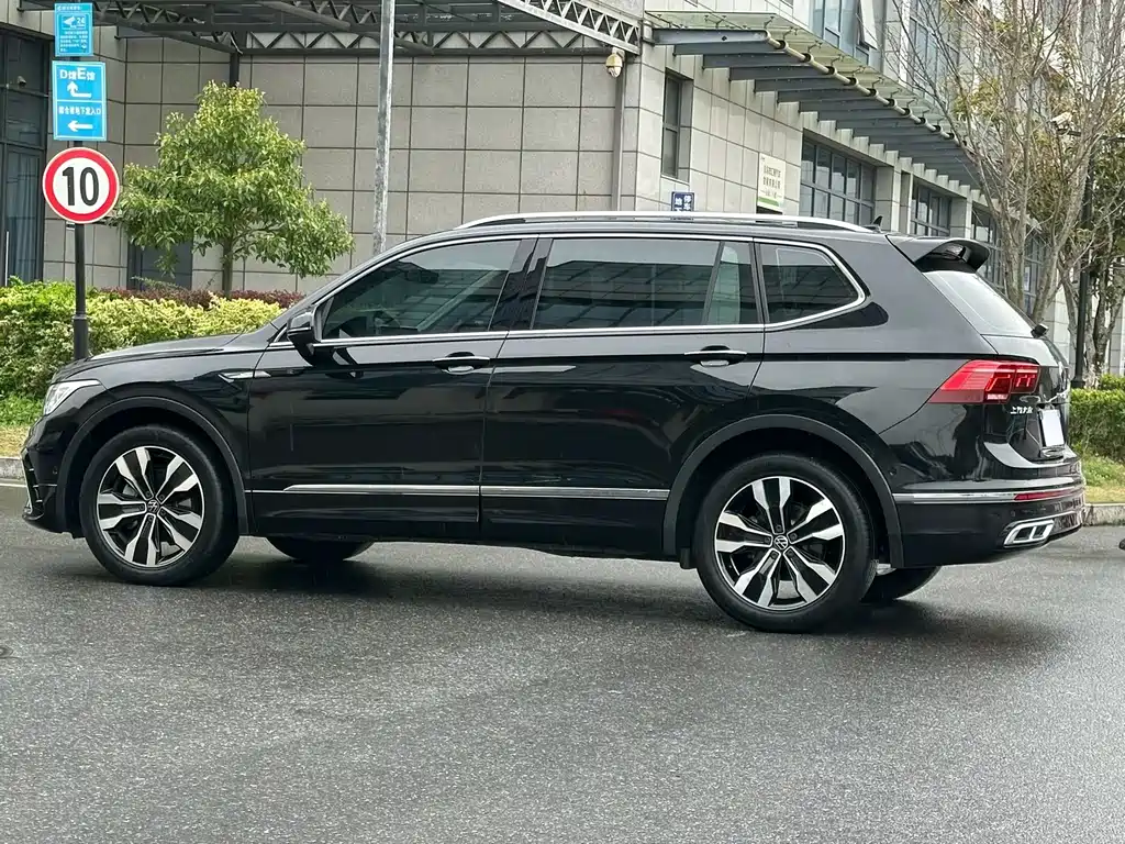 Volkswagen Tiguan L 2023 — фото 7