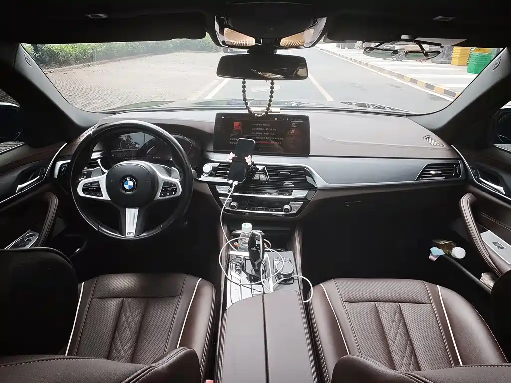 BMW 5 Series 2021 — фото 11