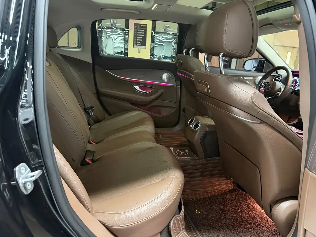 Mercedes-Benz E-Class 2020 — фото 15