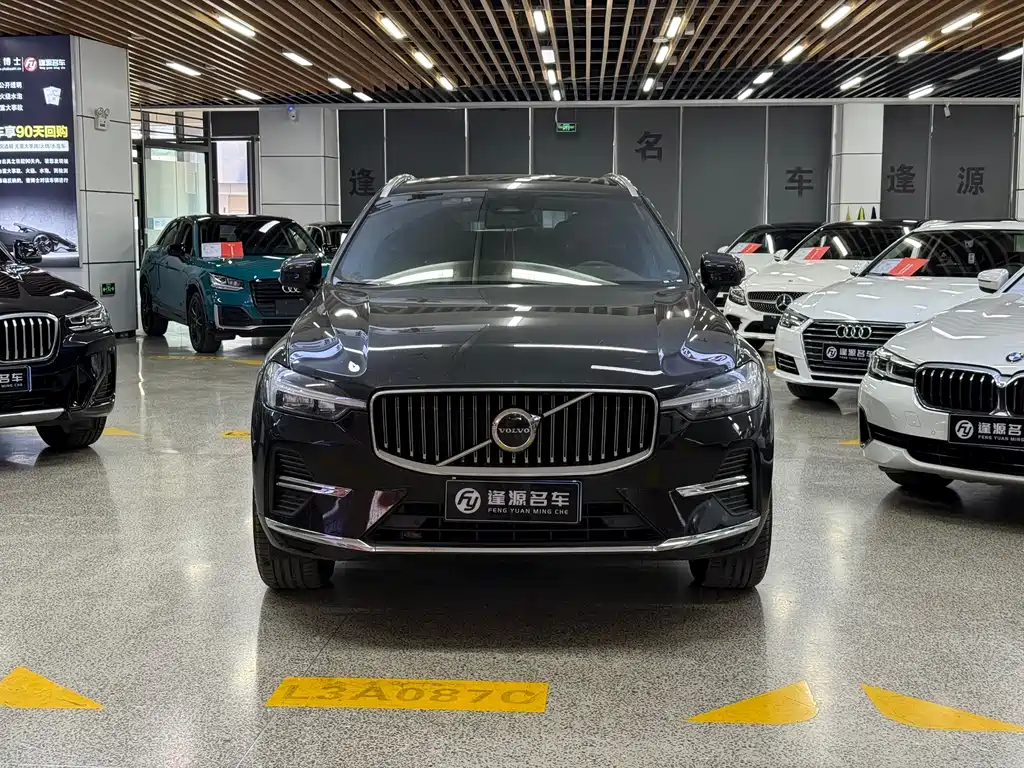 Volvo XC60 2022 — фото 2