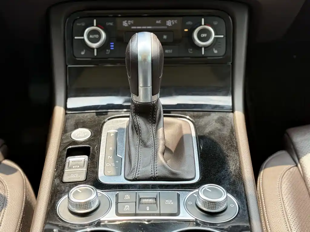 Volkswagen Touareg 2018 — фото 13