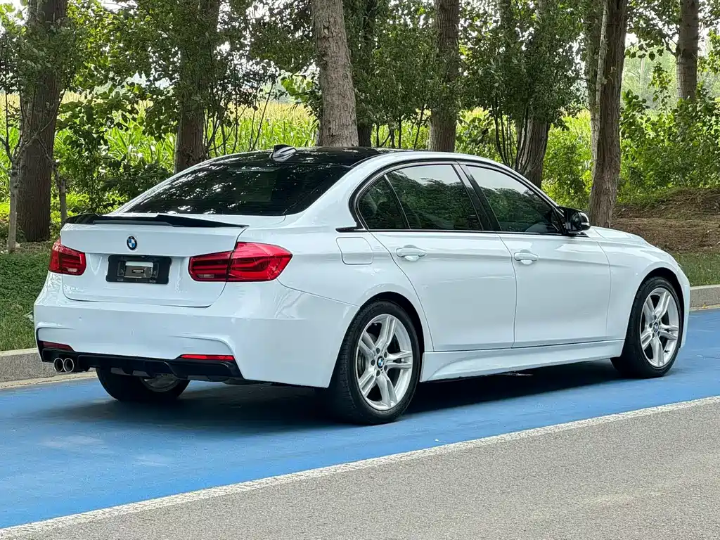 BMW 3 Series 2018 — фото 9