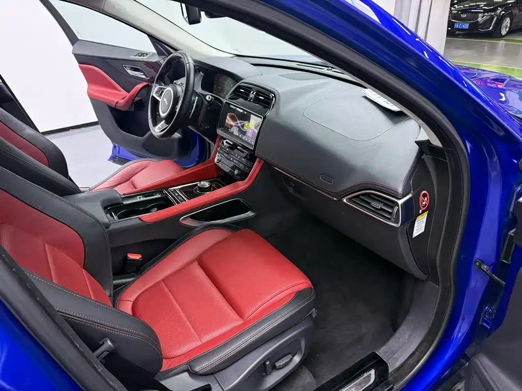 Jaguar F-PACE 2018 — фото 8