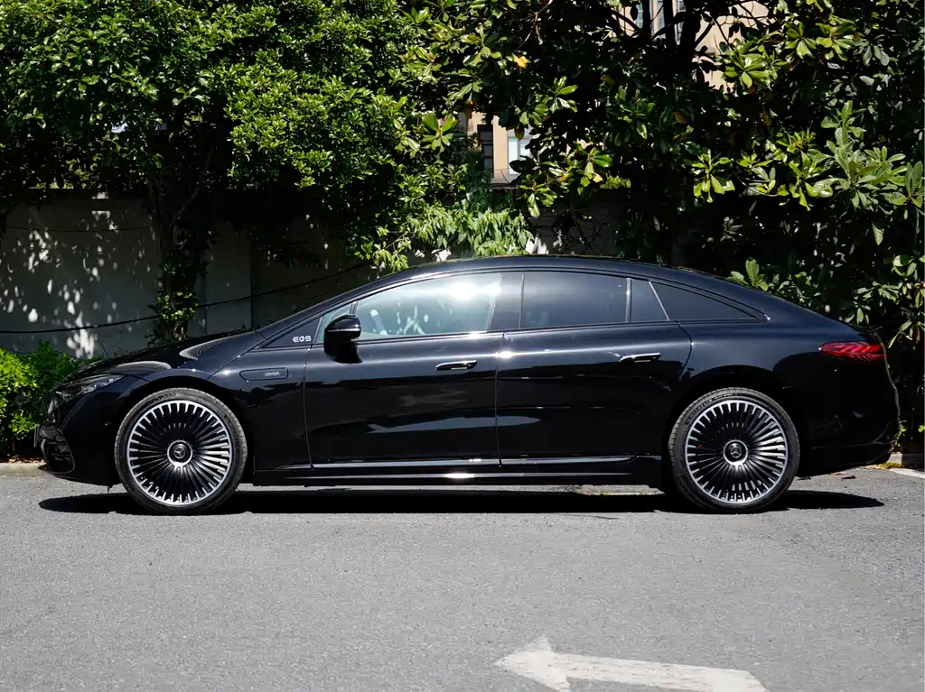 Mercedes-Benz EQS AMG 2025 — фото 3