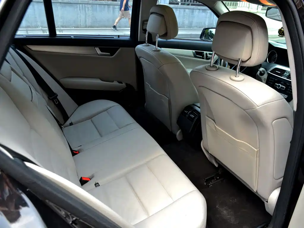 Mercedes-Benz C-Class 2012 — фото 16
