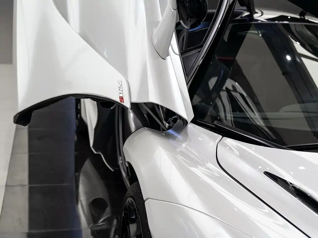 McLaren 720S 2020 — фото 14