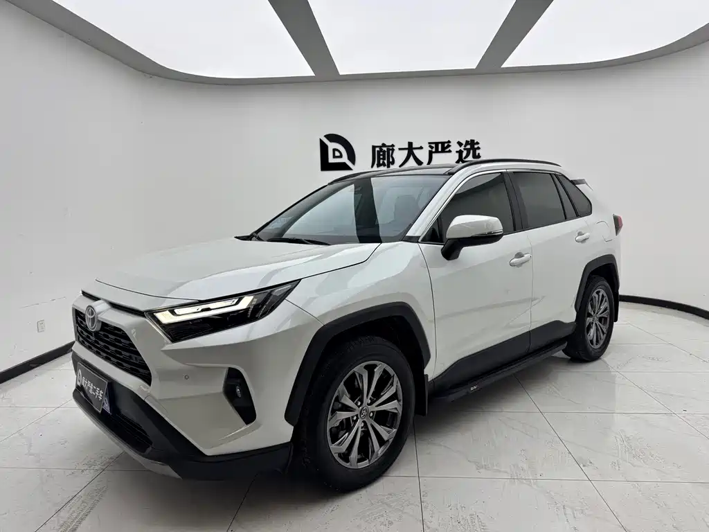 Toyota RAV4 2024 — фото 1