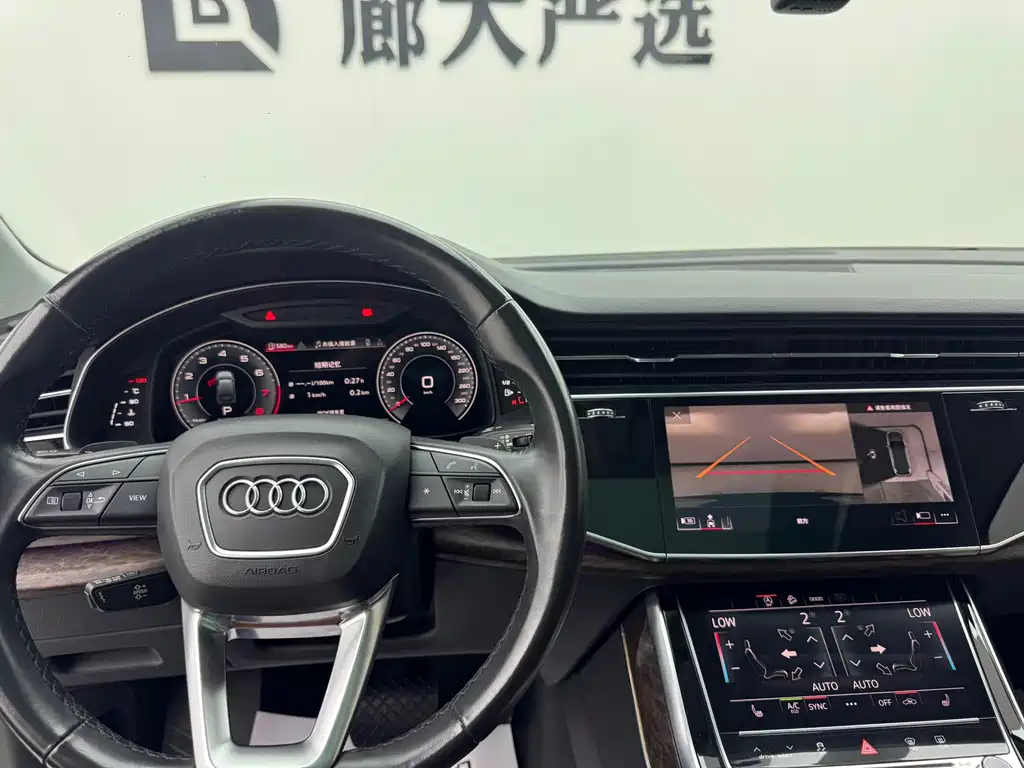 Audi Q7 2021 — фото 11