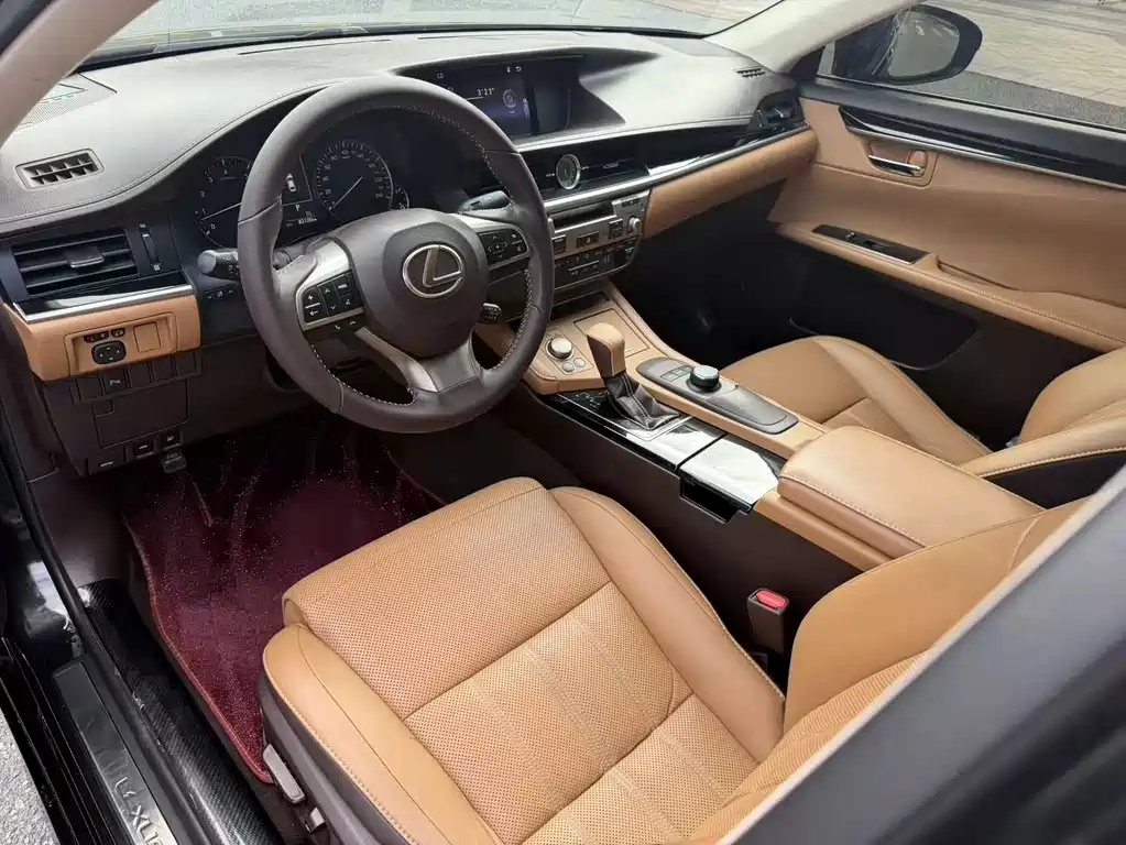 Lexus ES 2017 — фото 10