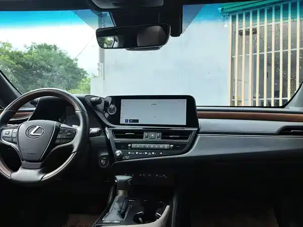 Lexus ES 2024