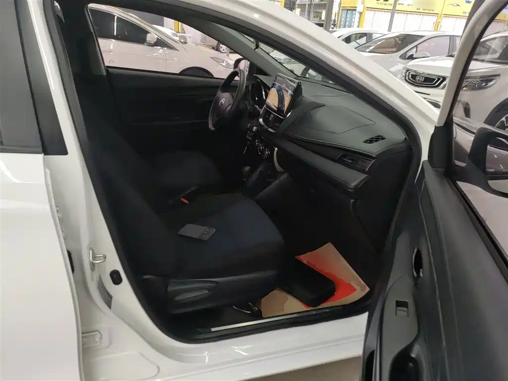 Toyota Yaris L 2021 — фото 20