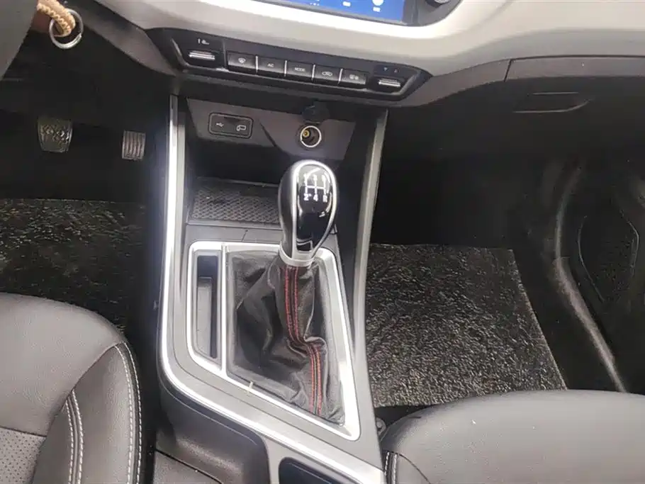 Geely Vision X3 2020 — фото 16