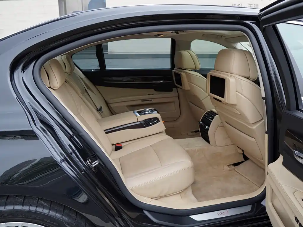BMW 7 Series 2009 — фото 15