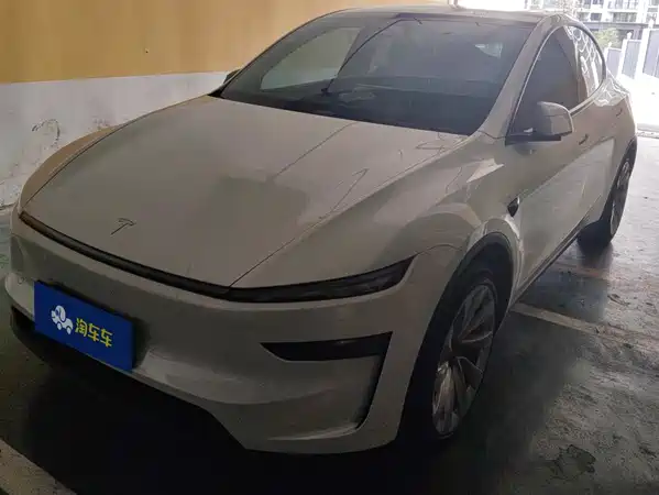 Tesla Model Y 2025