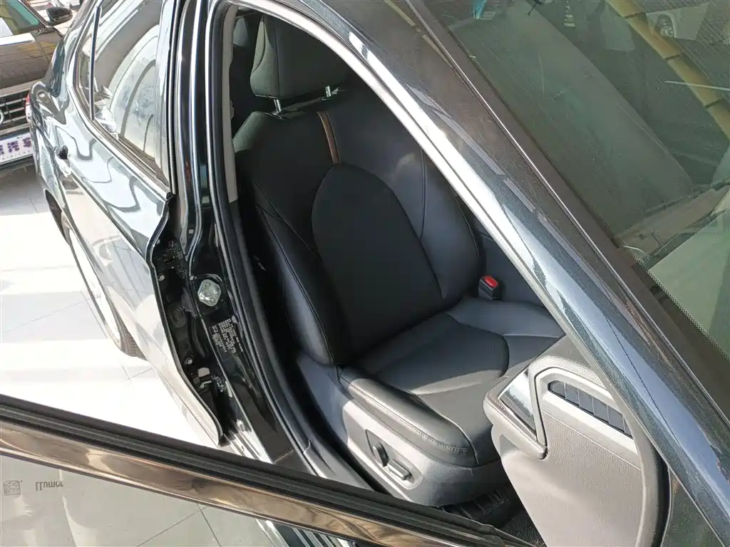 Toyota Camry 2022 — фото 25