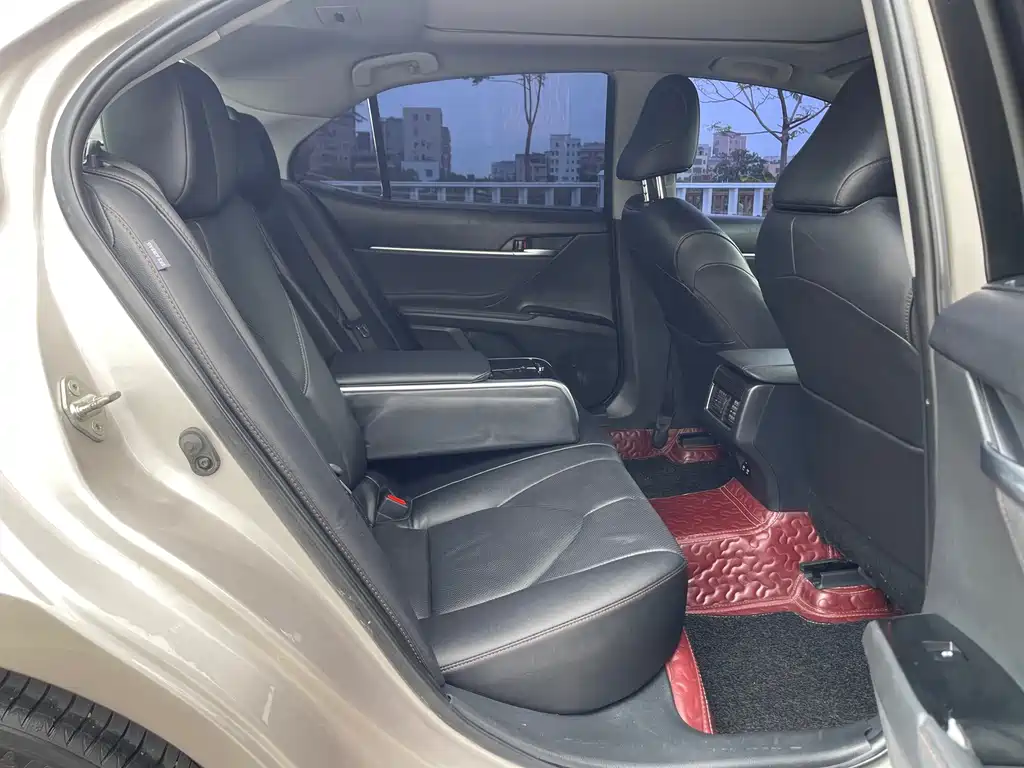 Toyota Camry 2018 — фото 14