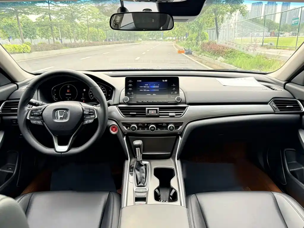 Honda Accord 2018 — фото 16