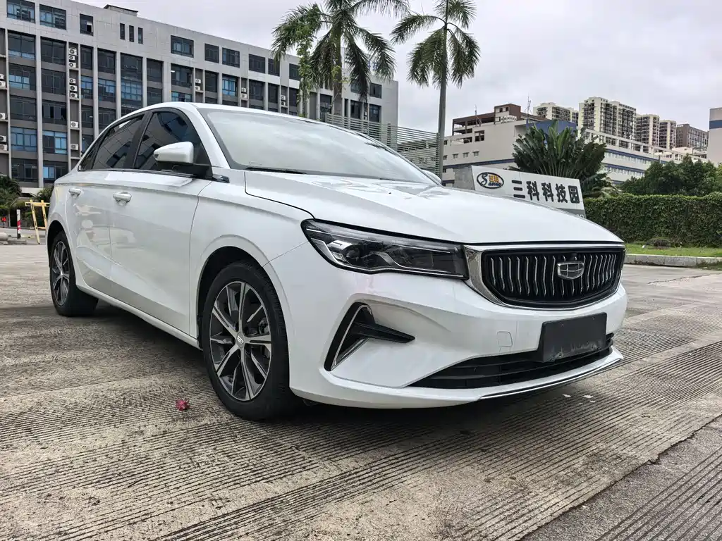 Geely Emgrand 2023