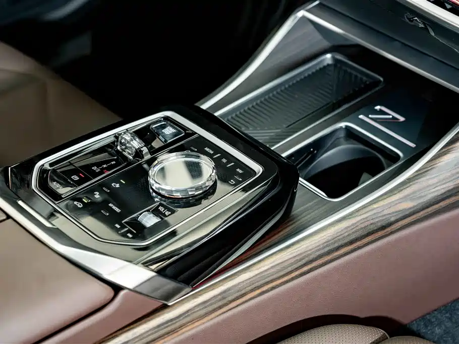 BMW 7 Series 2025 — фото 20