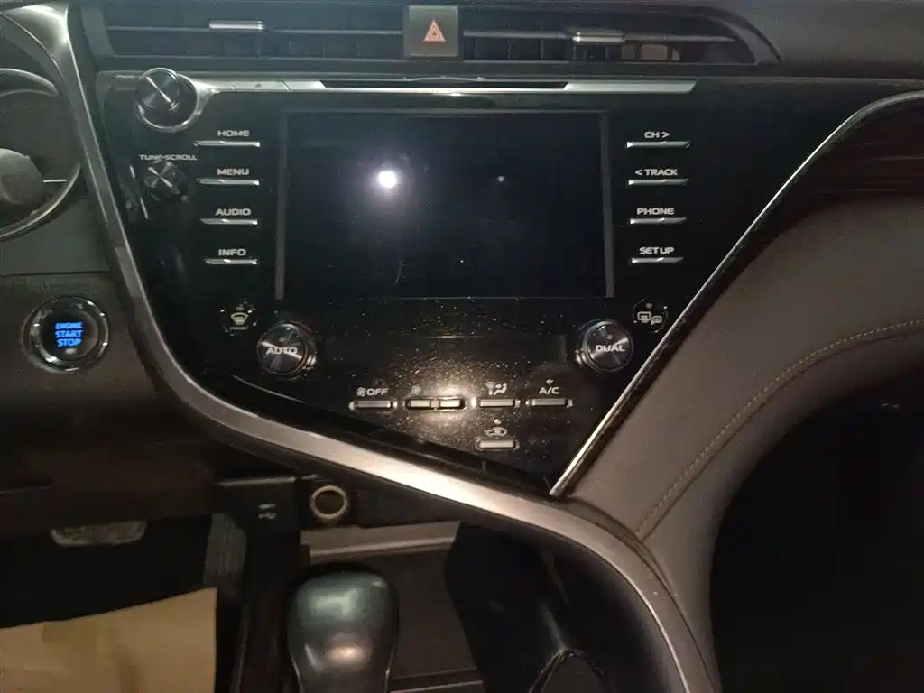 Toyota Camry 2019 — фото 9