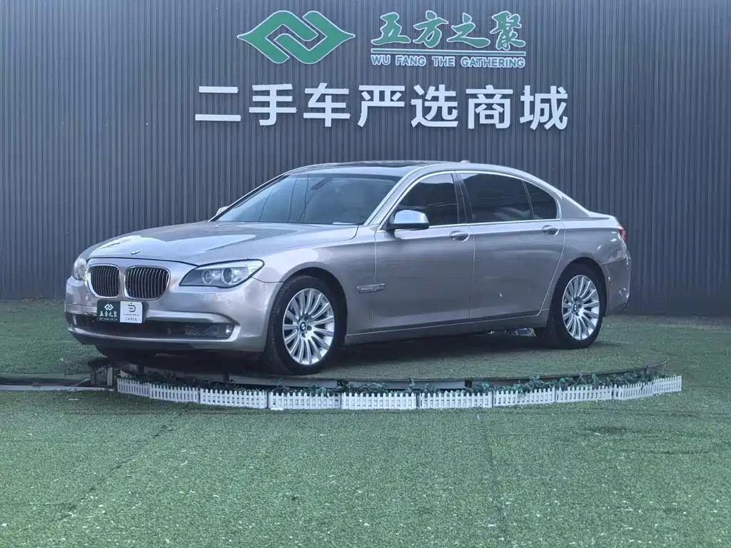 BMW 7 Series 2010 — фото 1