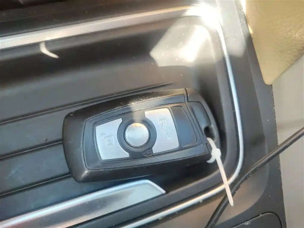 BMW 3 Series 2015 — фото 18