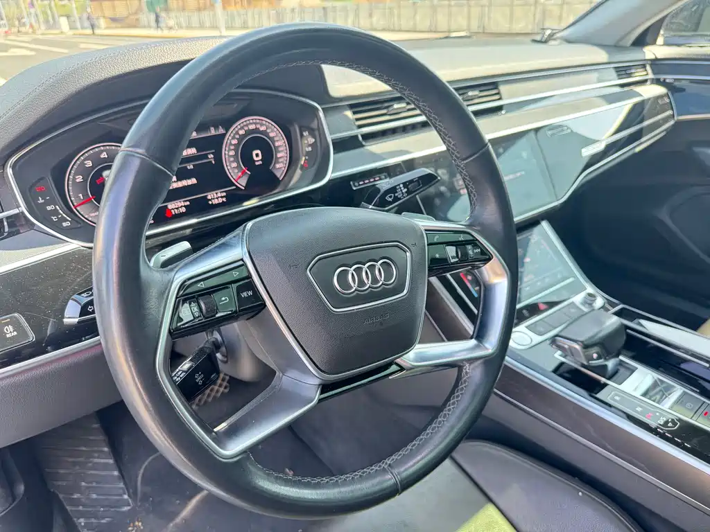 Audi A8 2018 — фото 13
