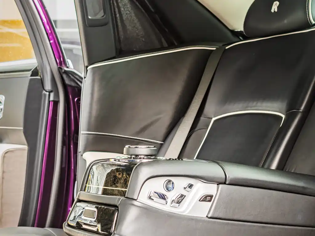 Rolls-Royce Ghost 2015 — фото 13