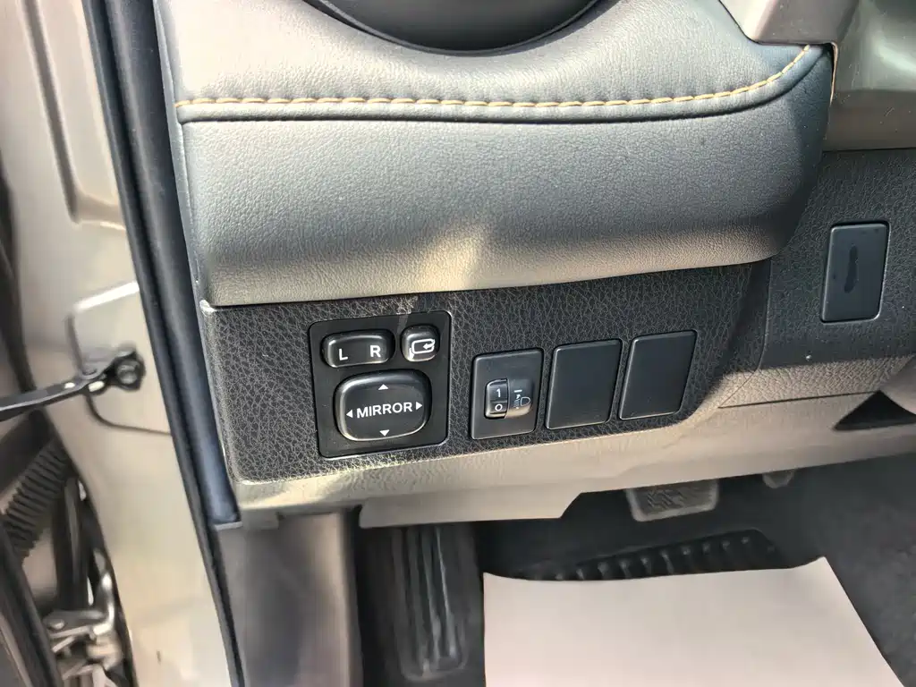 Toyota RAV4 2015 — фото 14
