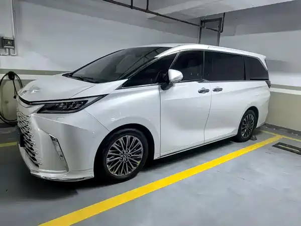 Lexus LM 2024