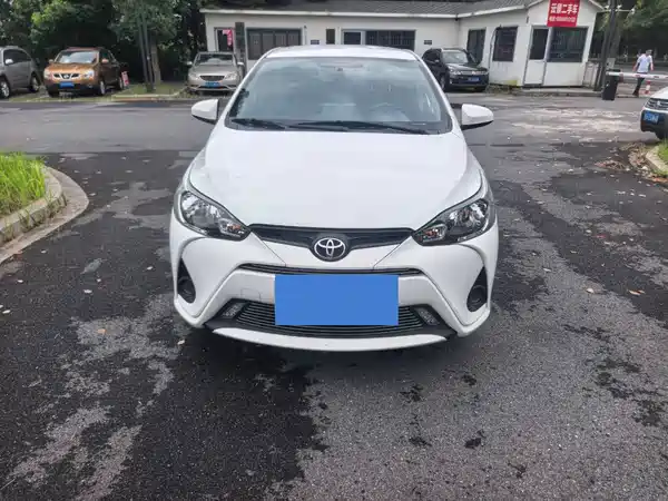 Toyota Yaris L 2021