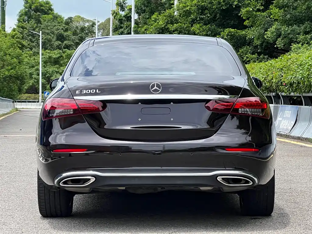 Mercedes-Benz E-Class 2023 — фото 17