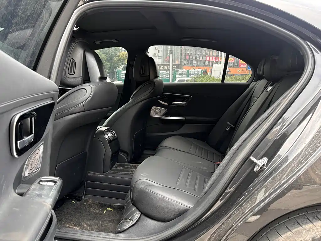 Mercedes-Benz C-Class 2023 — фото 8