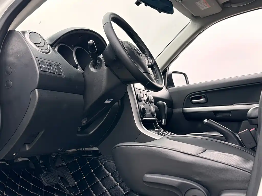 Suzuki Grand Vitara 2016 — фото 12