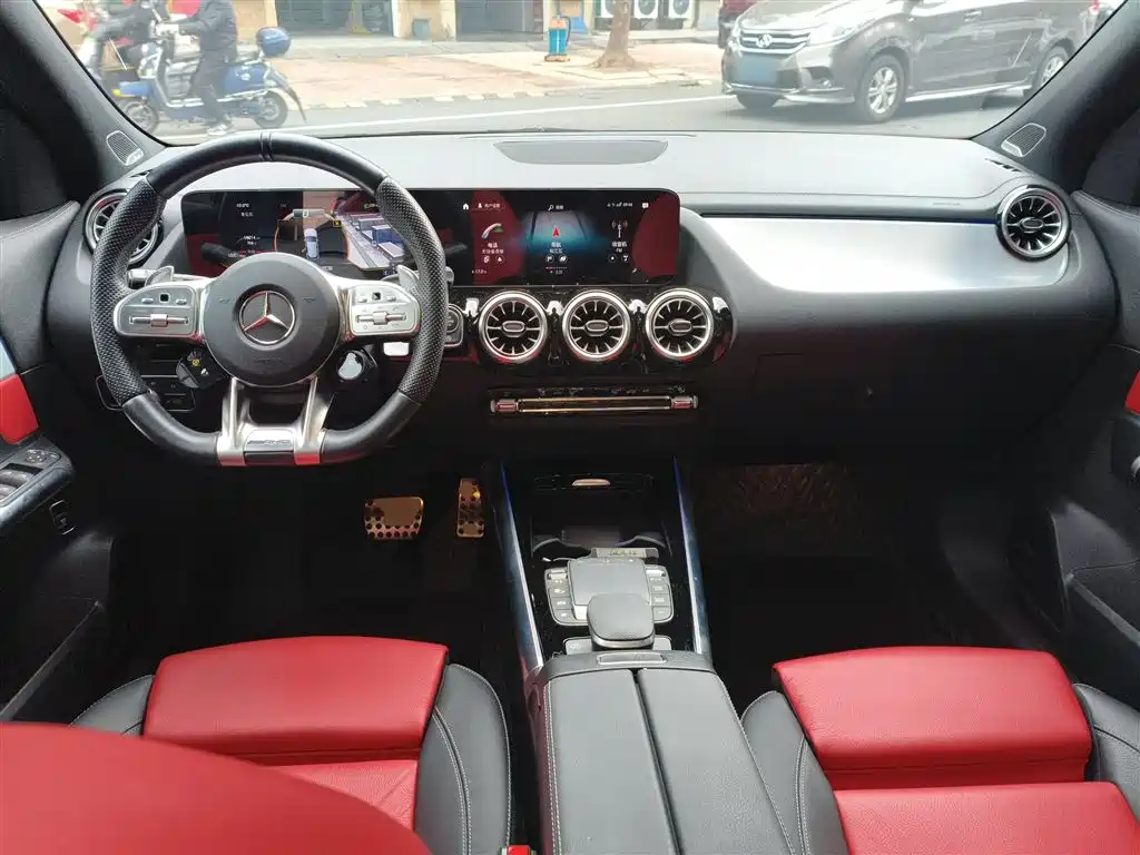 Mercedes-Benz GLA AMG 2023 — фото 12