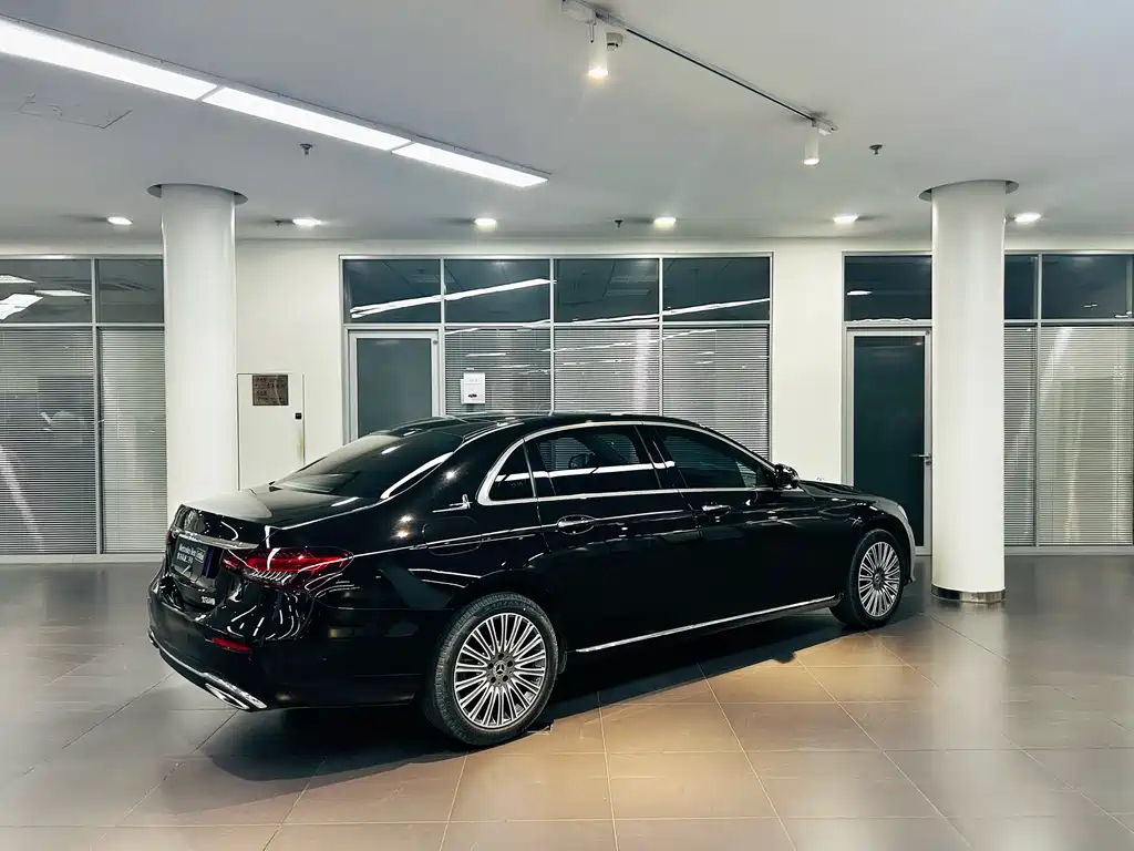 Mercedes-Benz E-Class 2023 — фото 4