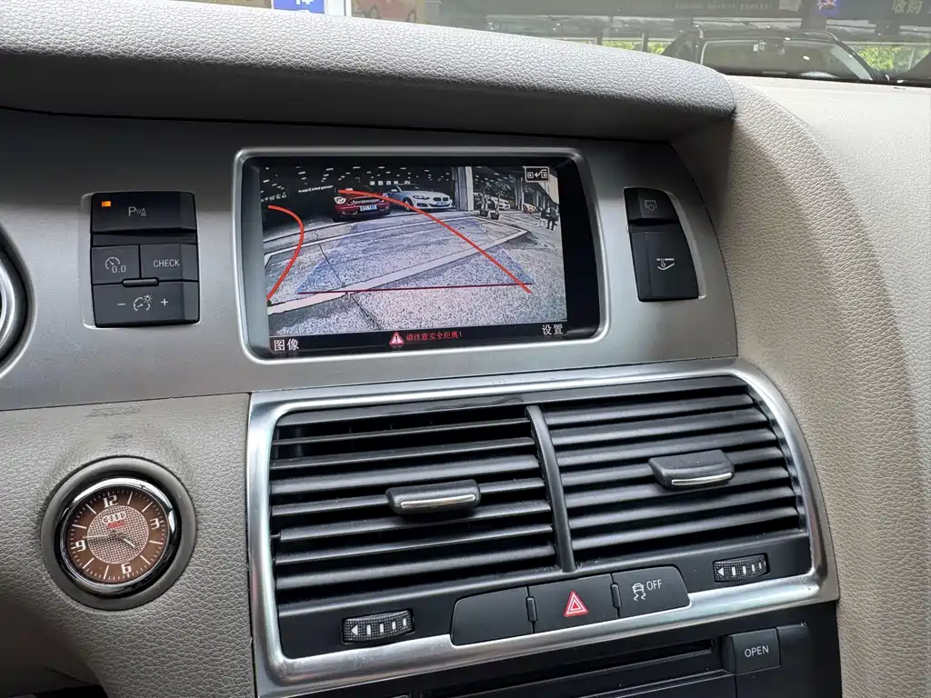 Audi Q7 2013 — фото 23