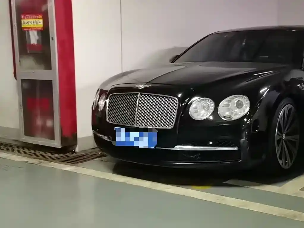 Bentley Flying Spur 2010 — фото 1