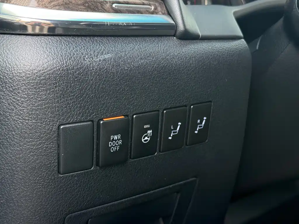 Toyota Alphard 2020 — фото 24