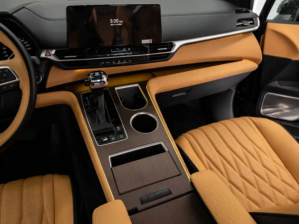 Toyota Granvia — фото 10