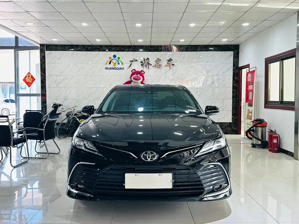 Toyota Camry 2023 — фото 2