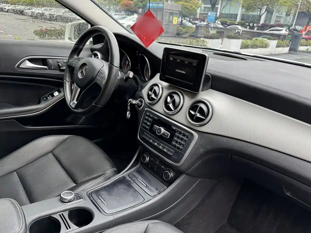 Mercedes-Benz GLA 2016 — фото 18
