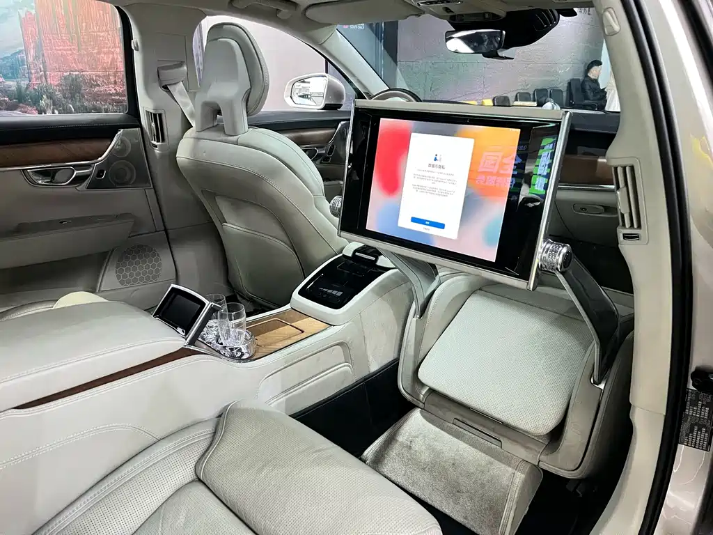 Volvo S90 Plug-In Hybrid 2019 — фото 26